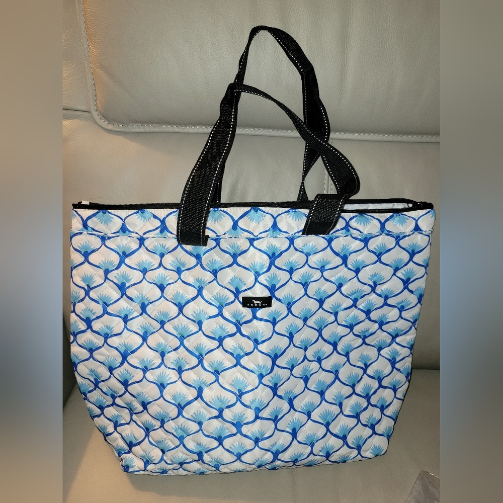 SCOUT  Blue/White Print Quilted XL Tote Bag - Picture 7 of 7